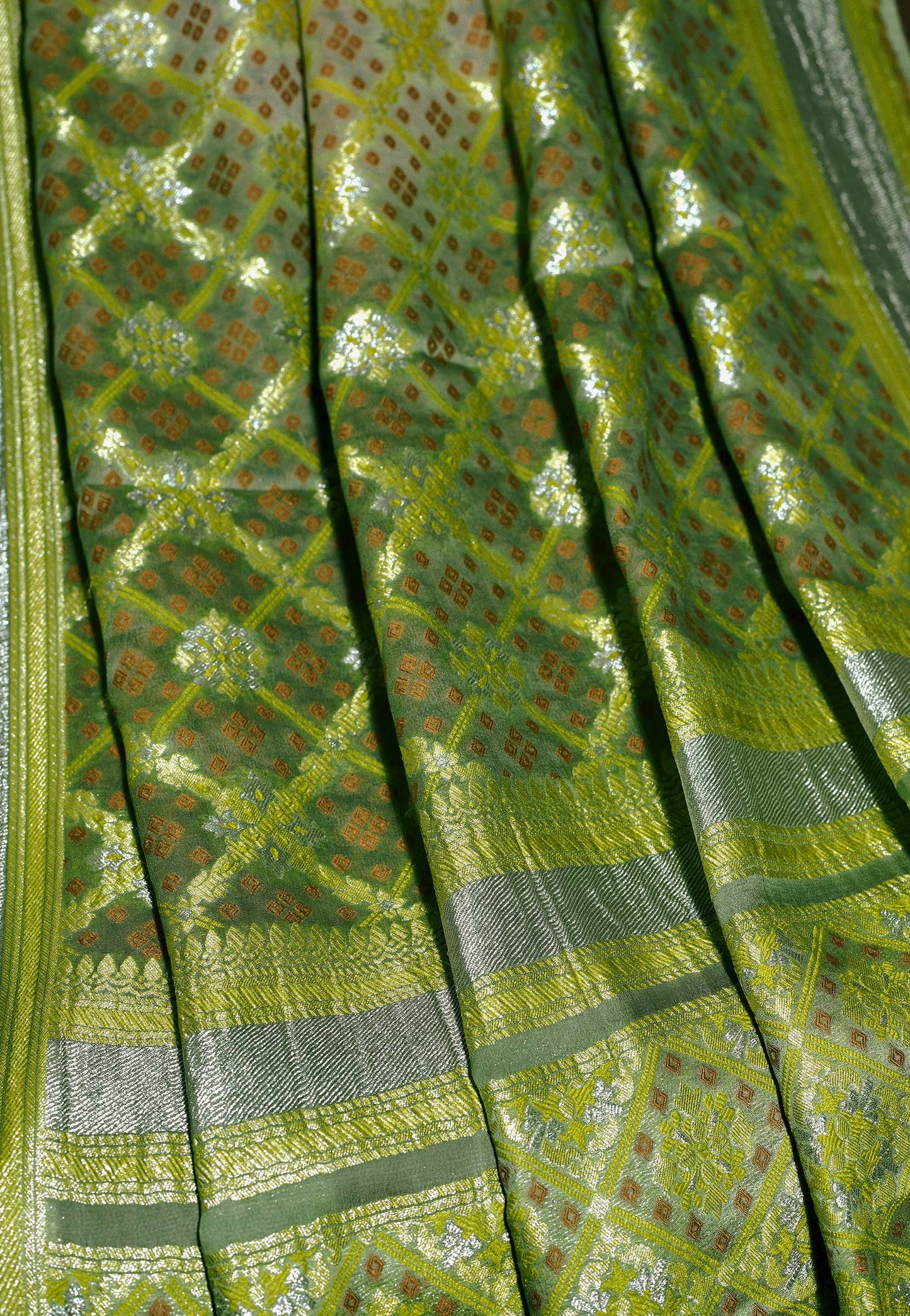 Banarsi Chunri – DBBC383-2